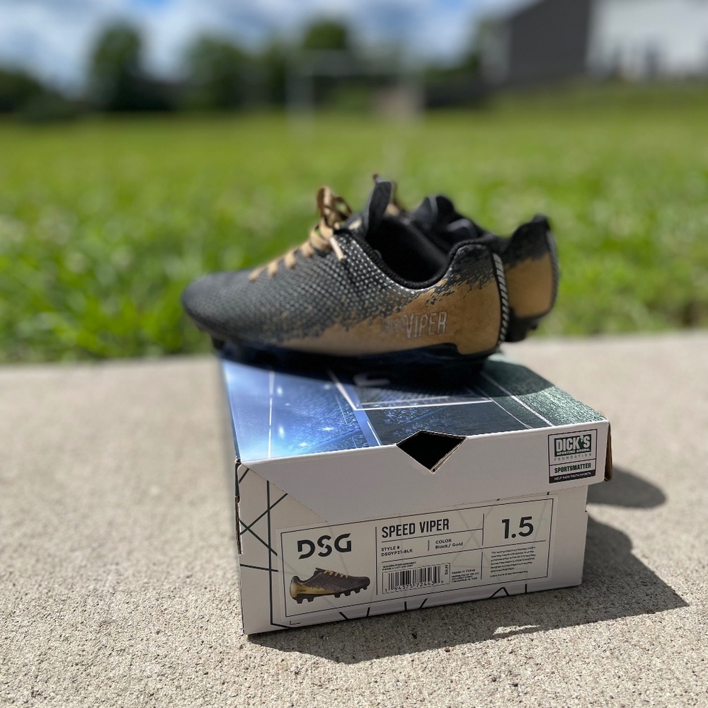 Great cond Youth sz1.5 soccer cleats DSG speed viper
